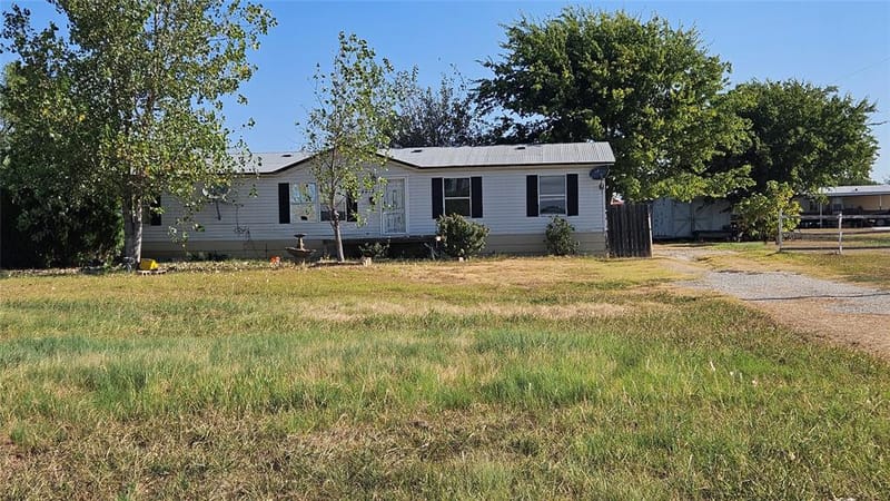 8913 Holly Road, Alvarado TX 76009 - Photo 2