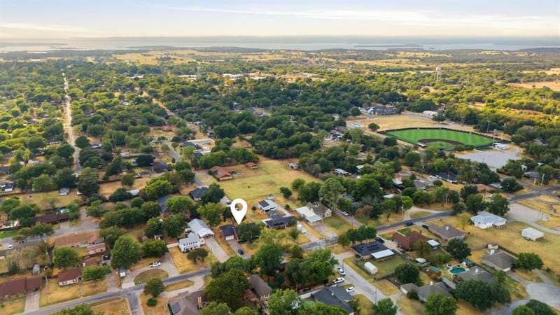400 S College Street, Pilot Point TX 76258 - Photo 23