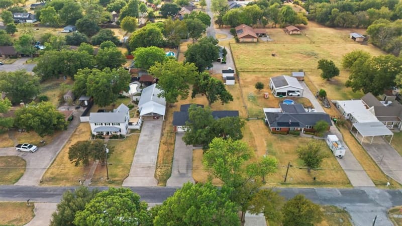 400 S College Street, Pilot Point TX 76258 - Photo 27