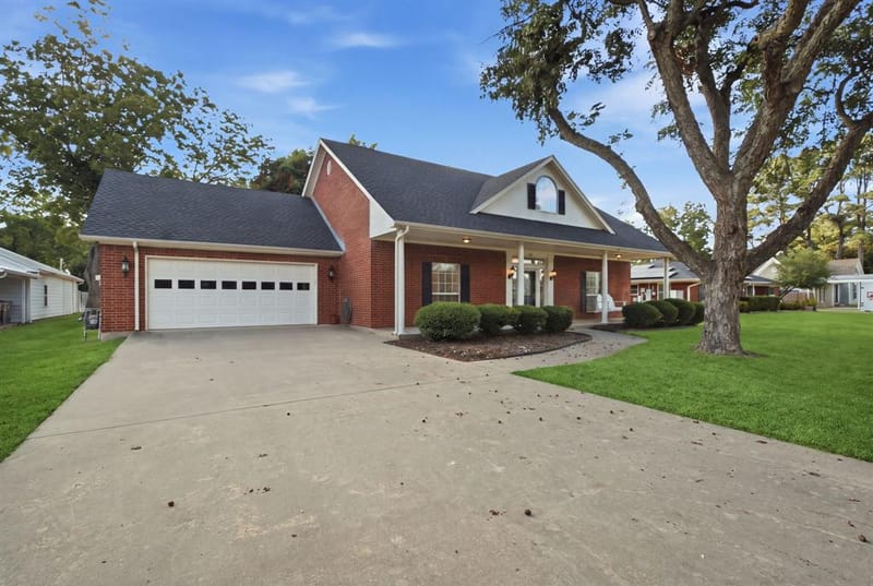 400 S College Street, Pilot Point TX 76258 - Photo 2