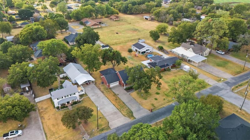 400 S College Street, Pilot Point TX 76258 - Photo 28