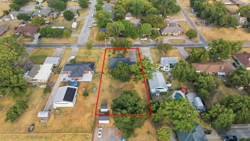 400 S College Street, Pilot Point TX 76258 - Photo 24