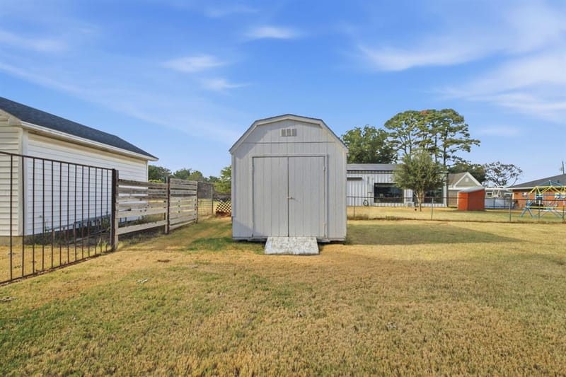 400 S College Street, Pilot Point TX 76258 - Photo 30