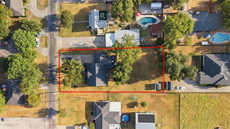 400 S College Street, Pilot Point TX 76258 - Photo 25