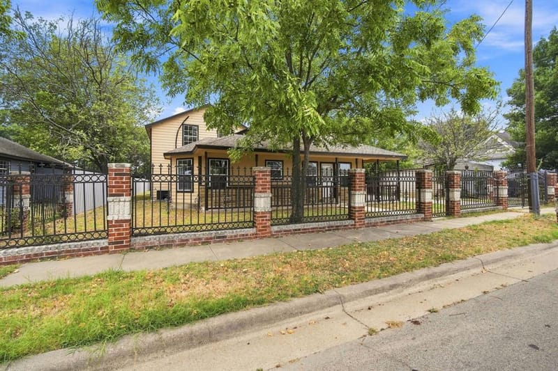 1103 Chase Avenue, Cleburne TX 76031 - Photo 3