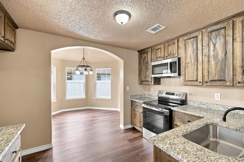 1103 Chase Avenue, Cleburne TX 76031 - Photo 9
