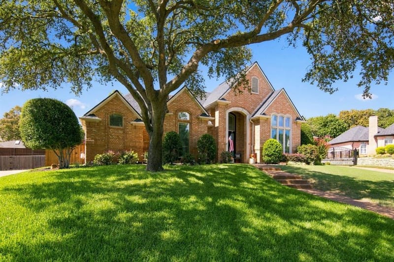 4103 Somerset Court, Grapevine TX 76051 - Photo 2