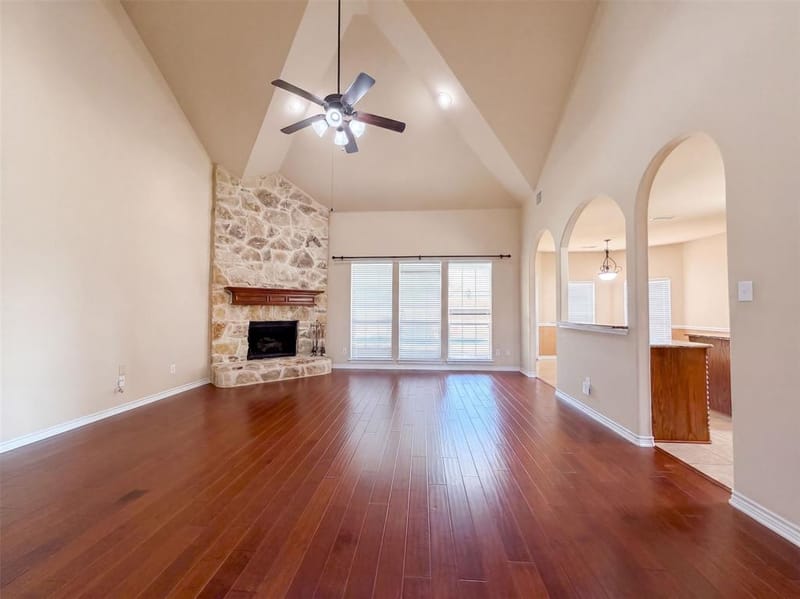 409 Lone Oak Court, Kennedale TX 76060 - Photo 3