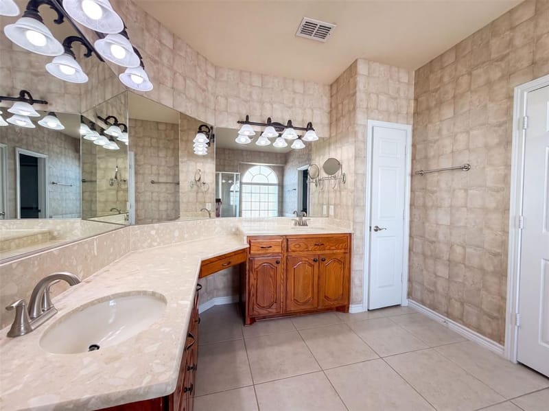 409 Lone Oak Court, Kennedale TX 76060 - Photo 14