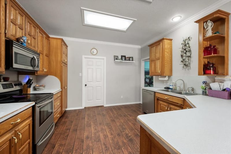 512 Shady Oaks Trail, Burleson TX 76028 - Photo 12