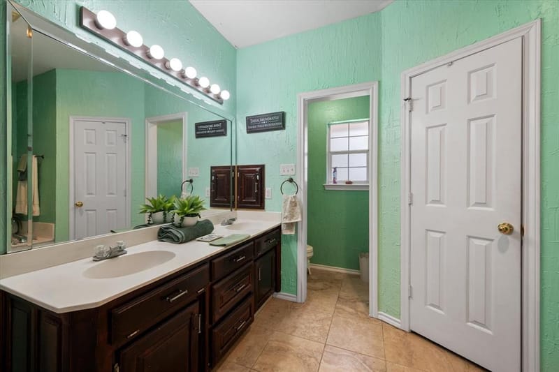 512 Shady Oaks Trail, Burleson TX 76028 - Photo 24
