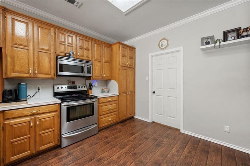 512 Shady Oaks Trail, Burleson TX 76028 - Photo 14