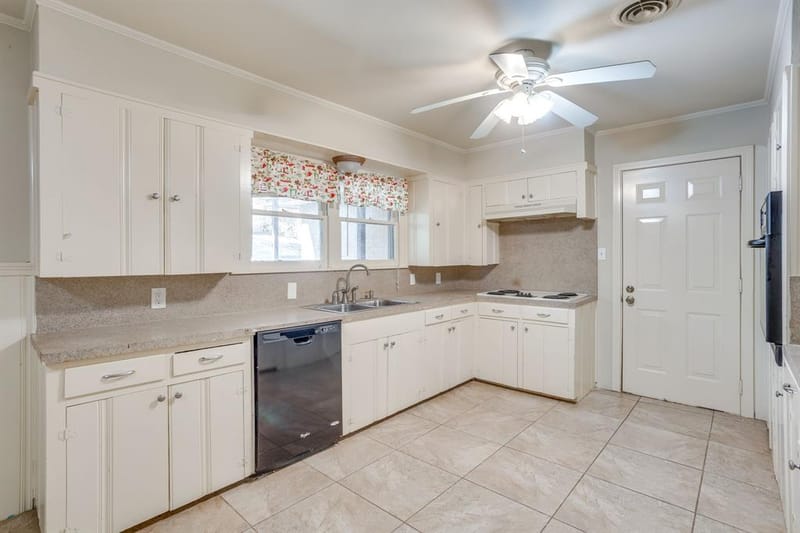 1325 W Water Street, Weatherford TX 76086 - Photo 13