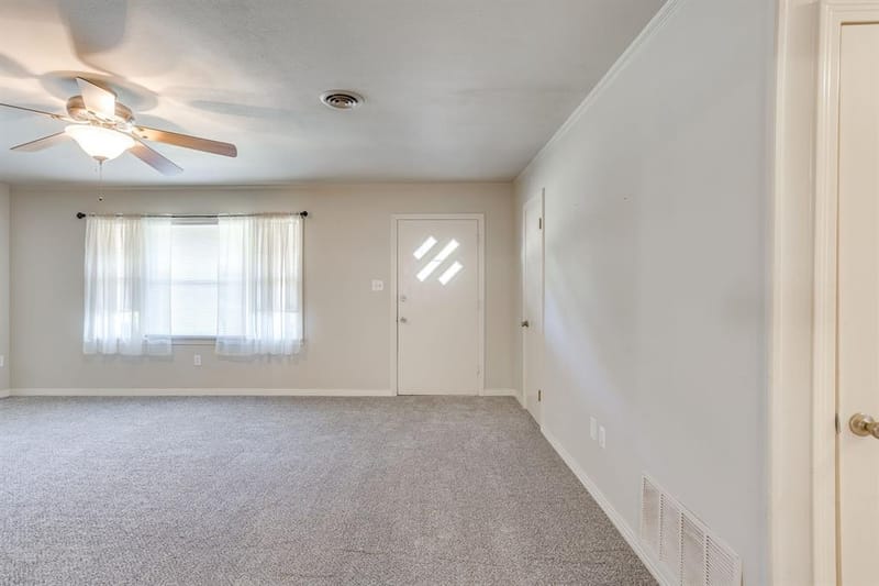 1325 W Water Street, Weatherford TX 76086 - Photo 3
