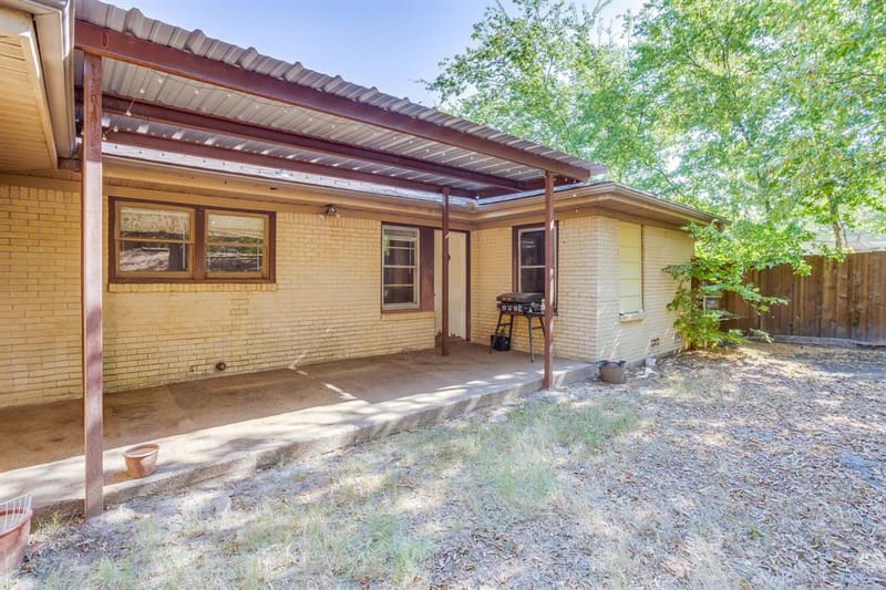 1325 W Water Street, Weatherford TX 76086 - Photo 32