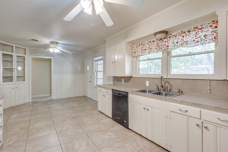 1325 W Water Street, Weatherford TX 76086 - Photo 15