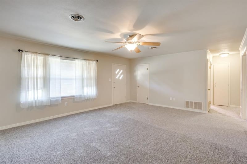 1325 W Water Street, Weatherford TX 76086 - Photo 4