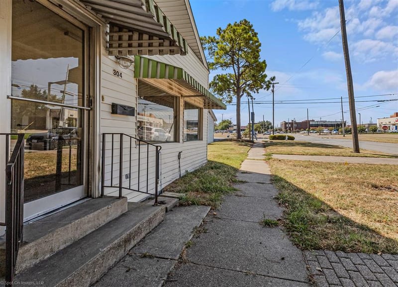 304 N Catherine Street, Terrell TX 75160 - Photo 2