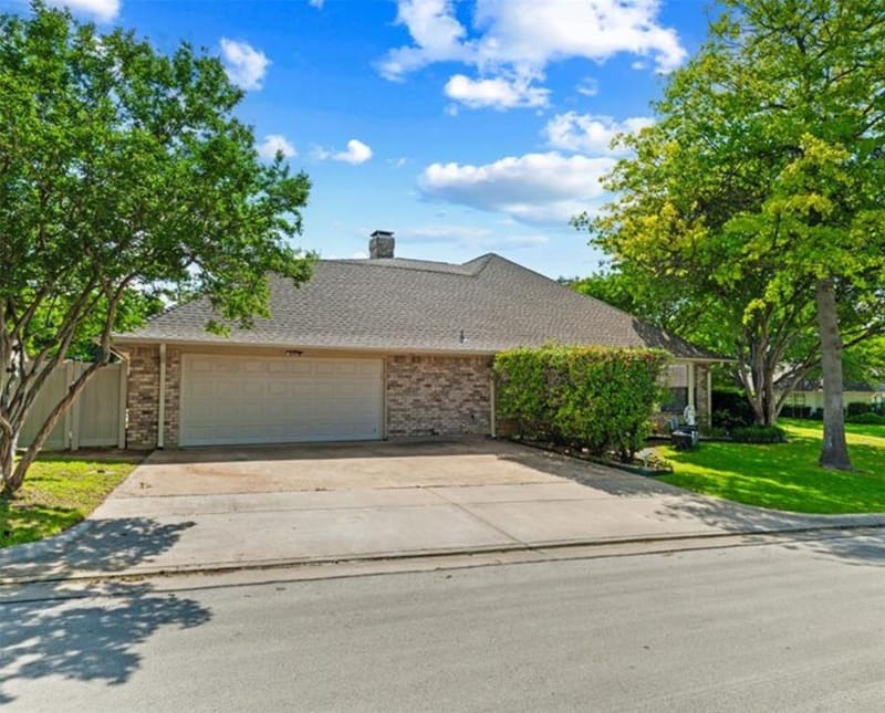 6004 Lakehurst Drive, Arlington TX 76016 - Photo 3