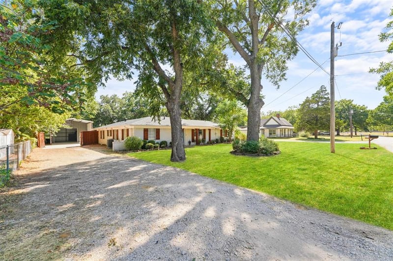 300 E Pecan Street, Aubrey TX 76227 - Photo 29