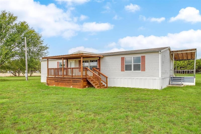 9064 Summit Court E, Cleburne TX 76033 - Photo 2