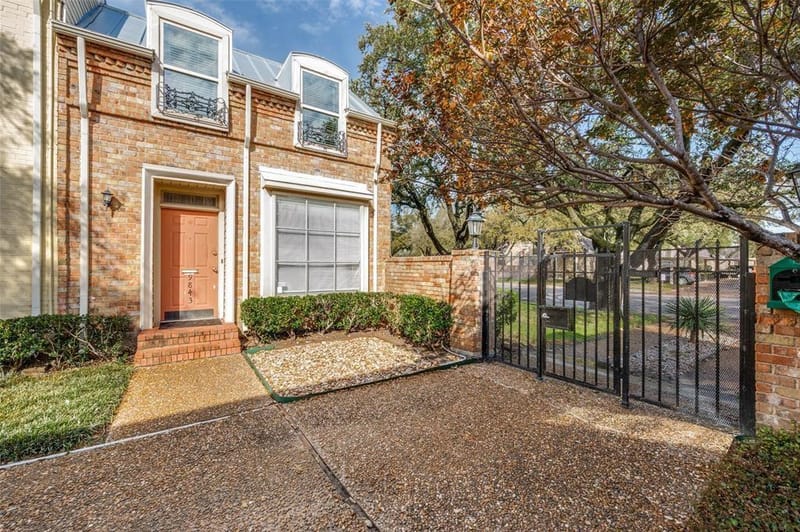 9843 Park Lane Court, Dallas TX 75220