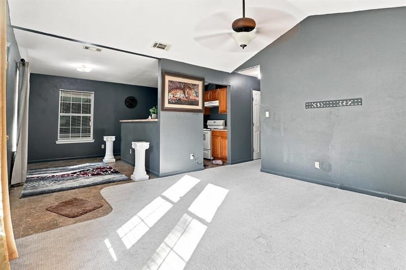 2335 Bethurum Avenue, Dallas TX 75215 - Photo 2