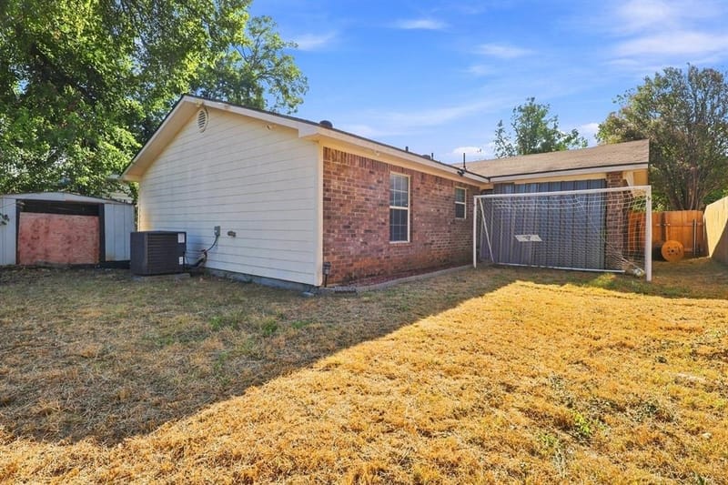 2335 Bethurum Avenue, Dallas TX 75215 - Photo 16