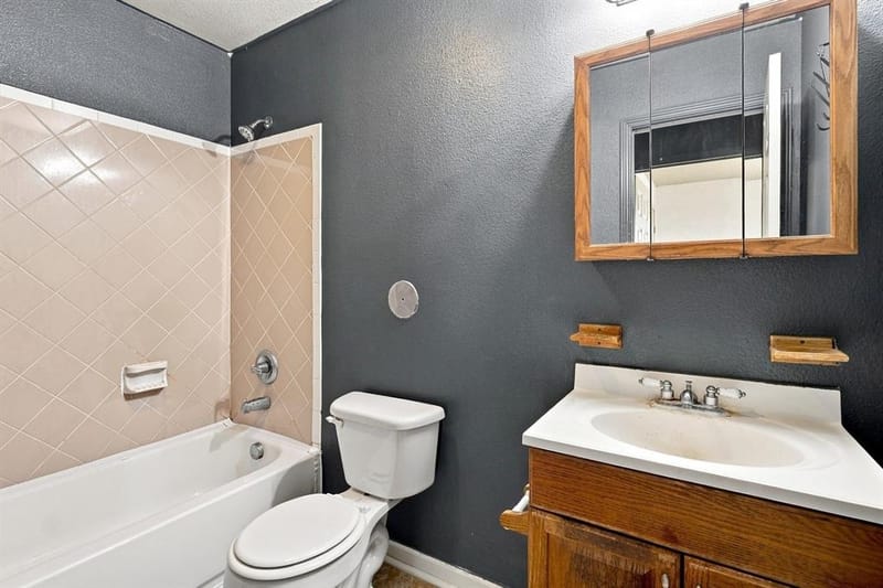 2335 Bethurum Avenue, Dallas TX 75215 - Photo 14