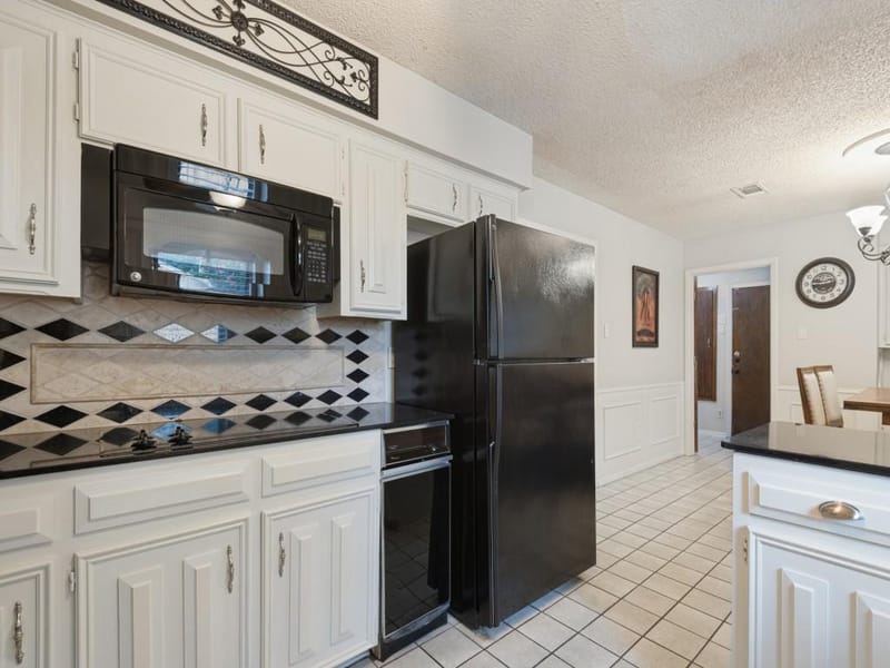 618 Brent Drive, Arlington TX 76012 - Photo 7