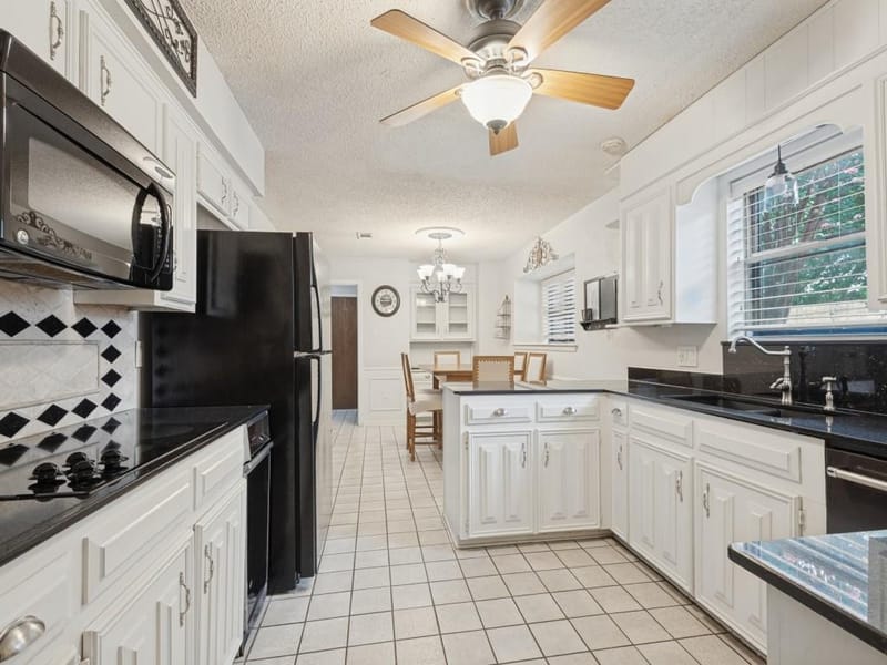 618 Brent Drive, Arlington TX 76012 - Photo 8