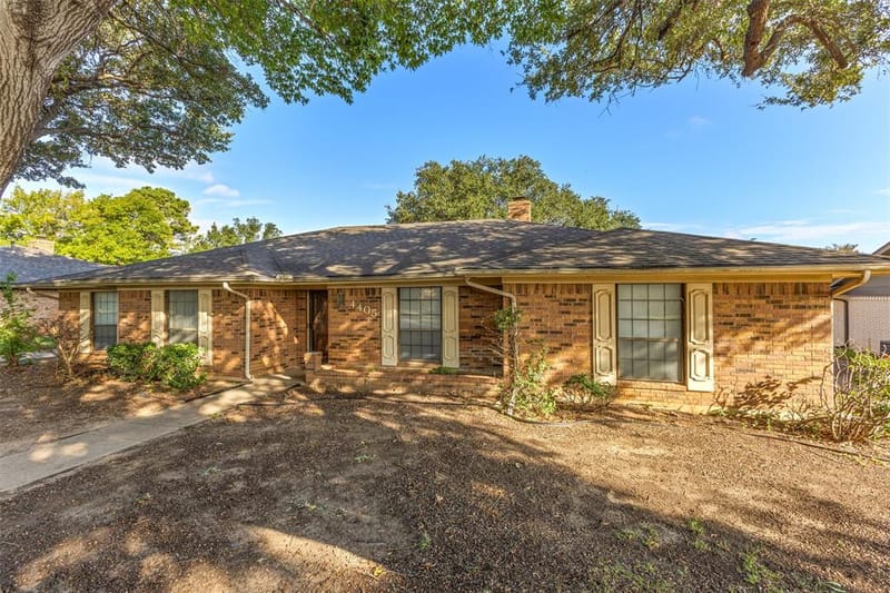 4405 Kingswick Drive, Arlington TX 76016 - Photo 2