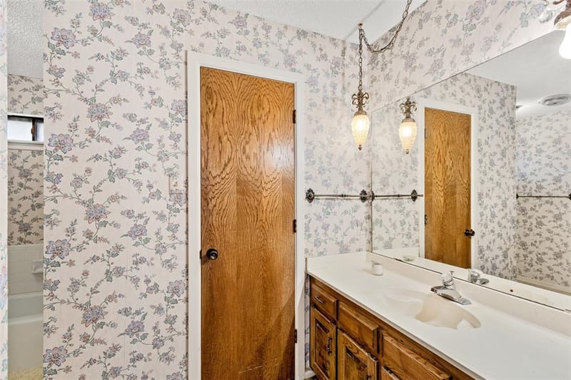 4405 Kingswick Drive, Arlington TX 76016 - Photo 17