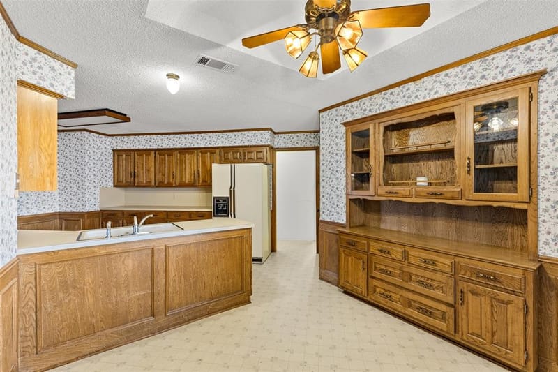4405 Kingswick Drive, Arlington TX 76016 - Photo 12