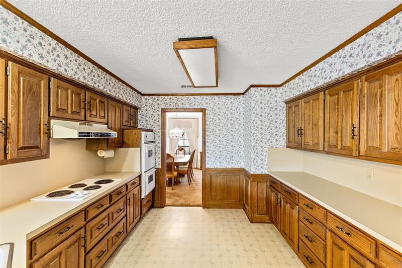 4405 Kingswick Drive, Arlington TX 76016 - Photo 9