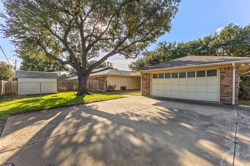 4405 Kingswick Drive, Arlington TX 76016 - Photo 34