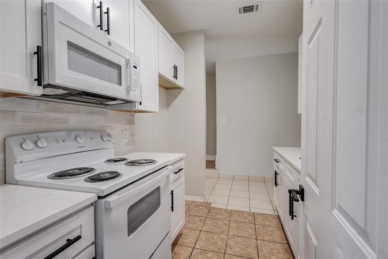 1213 College Street, Grand Prairie TX 75050 - Photo 9