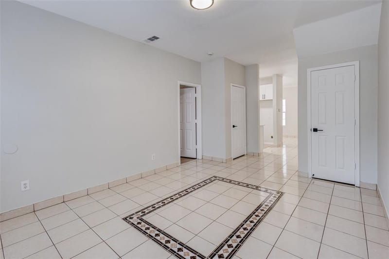 1213 College Street, Grand Prairie TX 75050 - Photo 4