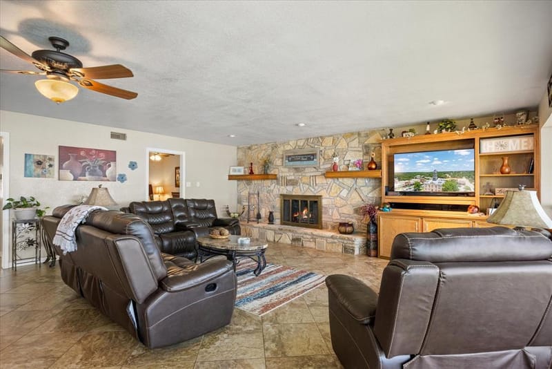 2537 Forest Park Drive, Granbury TX 76048 - Photo 6