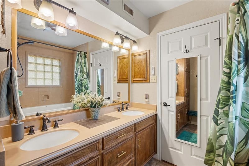 2537 Forest Park Drive, Granbury TX 76048 - Photo 16