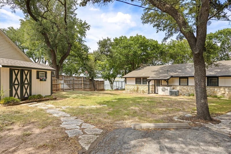 2537 Forest Park Drive, Granbury TX 76048 - Photo 32