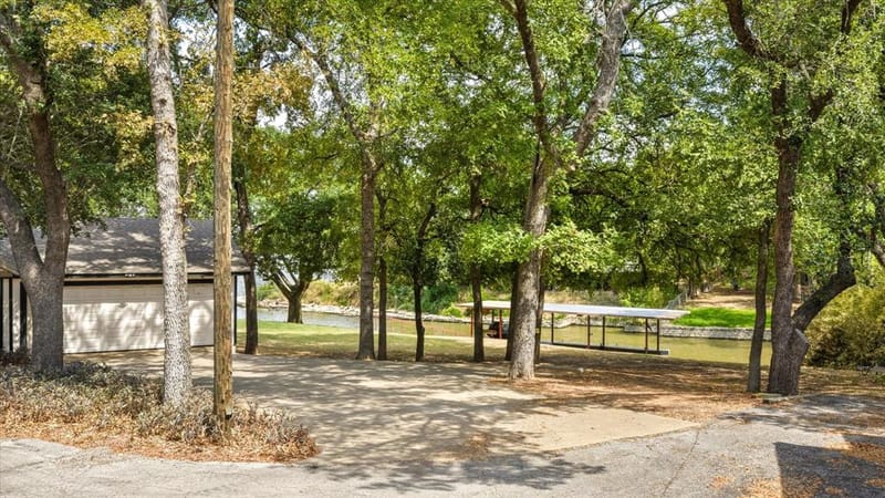 2537 Forest Park Drive, Granbury TX 76048 - Photo 35