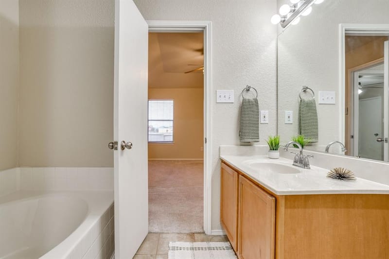 549 Bretts Way, Burleson TX 76028 - Photo 26