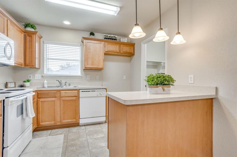 549 Bretts Way, Burleson TX 76028 - Photo 15