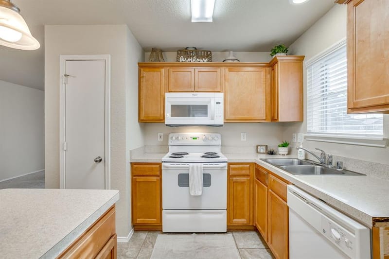 549 Bretts Way, Burleson TX 76028 - Photo 19