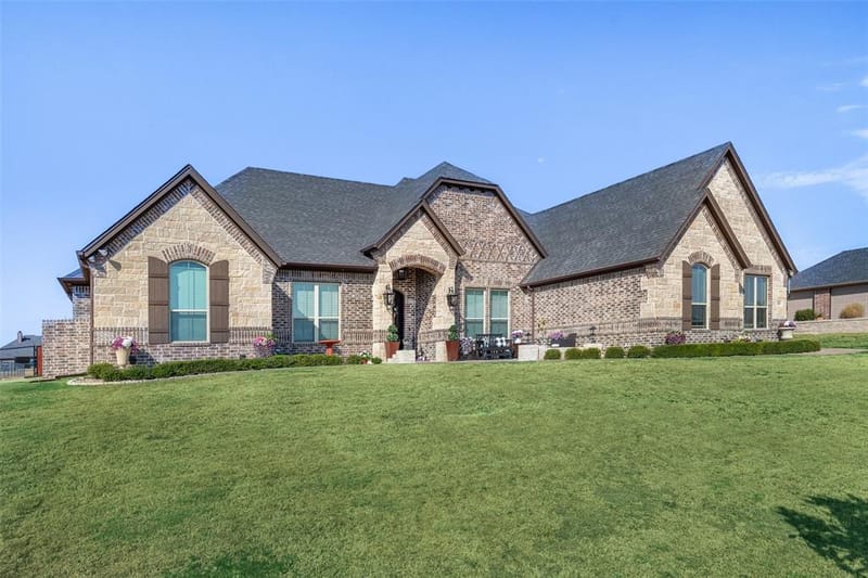 329 Kenyon Court, Granbury TX 76049 - Photo 2