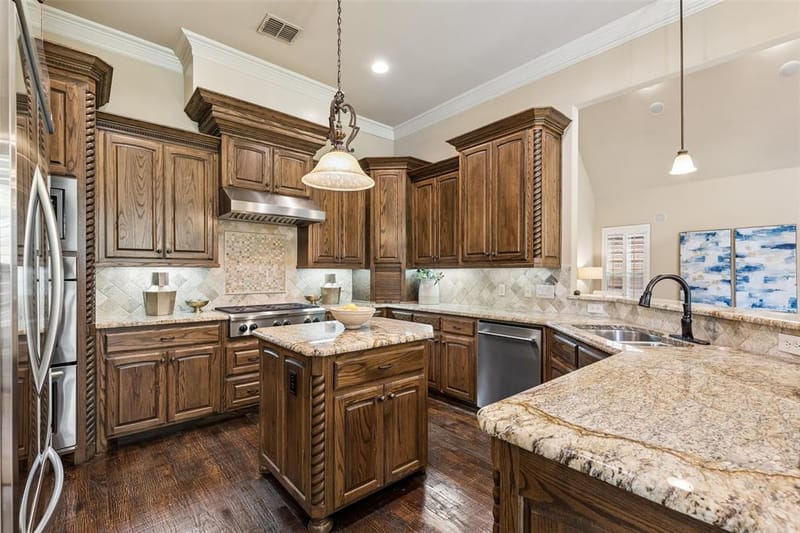 8523 Lakemont Drive, Dallas TX 75209 - Photo 6