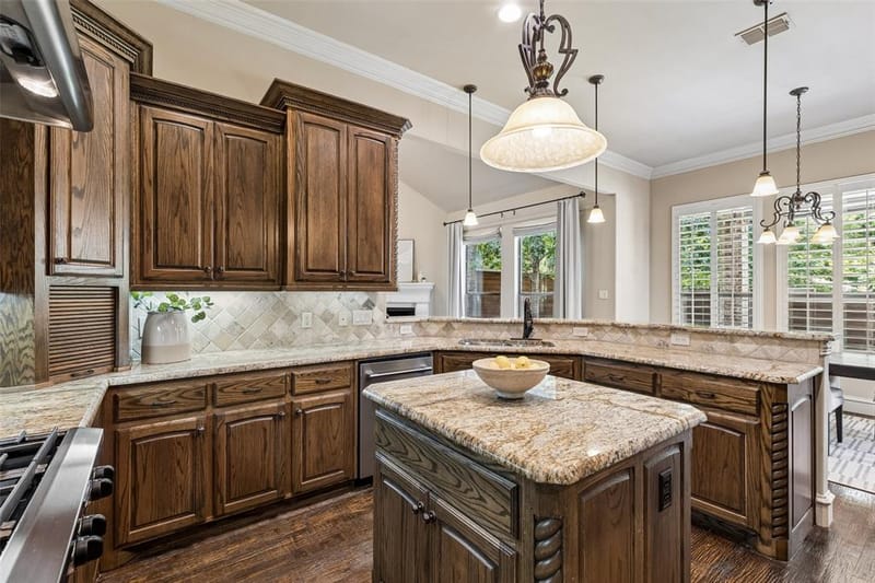 8523 Lakemont Drive, Dallas TX 75209 - Photo 4