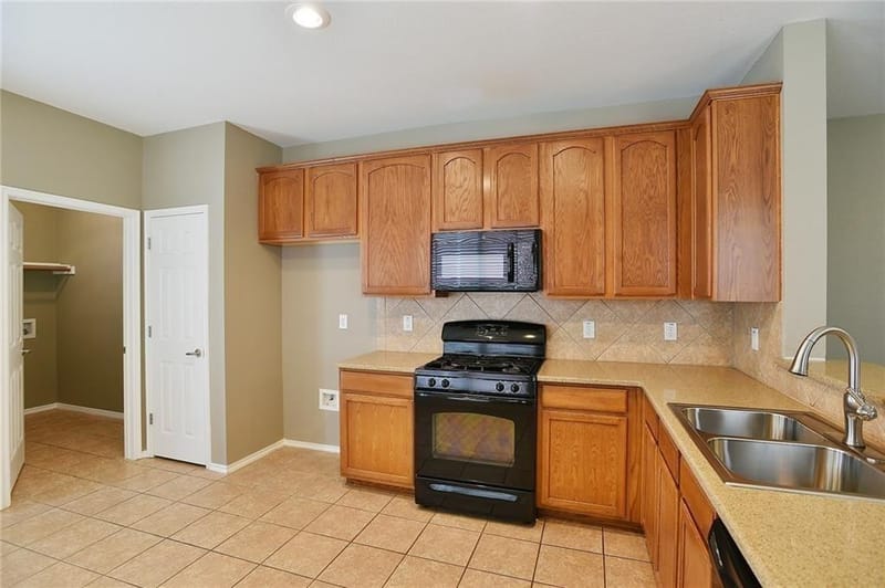 9109 Nathaniel Drive, Providence Village TX 76227 - Photo 9
