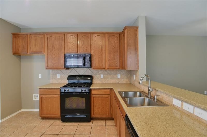 9109 Nathaniel Drive, Providence Village TX 76227 - Photo 11